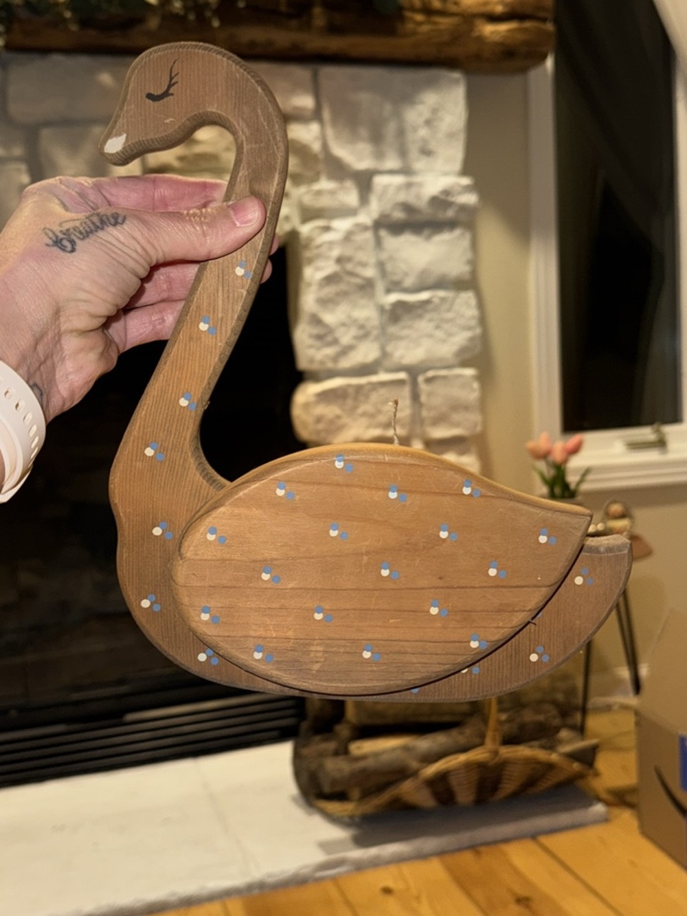 Cottage Wooden Swan wall hanger with letter pocket